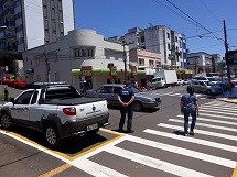 Respeite as faixas de pedestres!