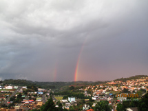 Nos céus de Caçador um arco-íris surgiu para saudar o início do inverno de 2015, o chamado Solstício de Inverno. Foto Edison Costa Porto.
