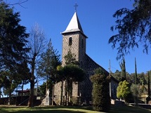 Igreja construída com Pedras, no Distrito de São Miguel da Serra, Porto União
