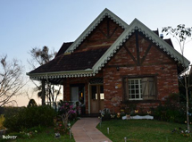 Curiosidade:Casa construida sem nenhum prego, em Canela - RS. Foto Erci Bohrer.