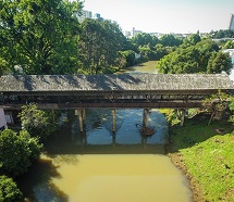 Ponte Antônio Bortolon (Ponte Coberta), em Caçador. Registro feito por meio de drone no dia 22 de outubro