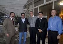 Prefeito de Caçador, Saulo Sperotto, prefeito de Criciúma, Clésio Salvaro, prefeito de São Lourenço do Oeste, Tomé Etges, deputados federais Gervásio Silva e Serafim Venzon, recebidos pelo Governador Aécio Neves. O objetivo da visita foi conhecer o sistema de gestão implantado em Minas Gerais. Foto Divulgação.