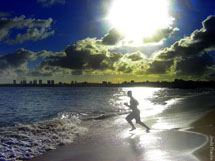 "Certa vez em praia de Itapuã, Salvador - BA". Foto Joi Bianchin.
