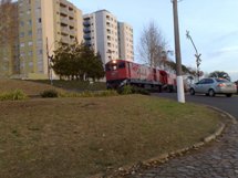 Trem passando pelo centro de Caçador. Foto Wellington Borba.