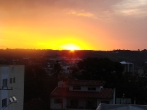 Céu espetacular e tricolor no pôr-do-sol de hoje. Foto: Miriam Staskowian
