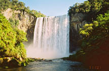 Cachoeira em Matos Costa: A beleza das quedas d’água podem ser vistas no interior do município. É possível apreciar as cachoeiras através de trilhas naturais. No entanto, a maioria delas se encontra em propriedades particulares de acesso restrito. 01/11/2007. Confira no menu ao lado um especial sobre Turismo e Eventos de Caçador.