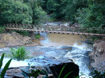 Ponte abaixo de cascata em Piratuba. Foto Erci Bohrer.