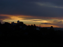 Foto tirada próximo ao bairro Berguer. Na imagem o topo da Igreja dos Polacos. Foto por Géssica Bazzei.