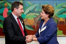 Secretário Estadual de Infraestrutura, Valdir Cobalchini, com a presidente Dilma Rousseff. Foto Divulgação.