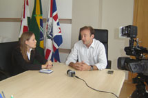 Prefeito Saulo Sperotto concede entrevista a ISCC, emissora filiada do SBT em Santa Catarina. Foto Divulgação. 26/jan/2009.