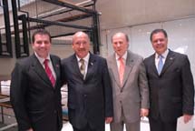 Em almoço, na Fiesc, nesta sexta-feira, 20 fev, o secretário de coordenação e Articulação, Valdir Cobalchini, governador Luiz Henrique da Silveira, presidente da Fiesc, Alcantaro Correa, e o empresário Gilberto Seleme, vice-presidente da instituição para as regiões Meio-oeste e Planalto Norte. Na ocasião, o governador apresentou aos empresários um pacote de investimentos para o Estado nos próximos dois anos.  
 Foto: Neiva Daltrozo