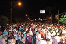 Mais de 8 mil pessoas compareceram na festa da Virada do Ano na avenida Aristiliano Ramos (Beira Rio). O evento, inédito em Caçador, teve show de fogos de artifício e atrações musicais. O registro é do fotógrafo Jorge Tadeu. 31/12/07 - 01/01/08