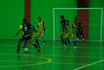 Em amistoso, equipe de futsal feminino de Caçador goleou Videira por 22 a 1. Foto Murilo Roso, 24 de maio de 2008.