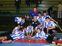 Equipe até 12 anos do Colégio de Aplicação da UnC comemora primeiro lugar no III Festival Escolar de Handebol. Evento já faz parte do calendário esportivo de Caçador, promovendo esporte e incentivando o handebol em todas as idades.
