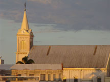 Catedral São Francisco de Assis no entardecer de um domingo. Foto Rodrigo Ferlin.