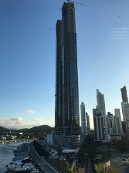 Yacht House, em Balneário Camboriú (SC). O maior edifício residencial do Brasil. 81 andares. Foto de Cristiano Menin.