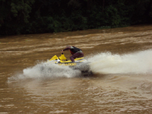 Jet Ski no Rio do Peixe. Município de Rio das Antas. Foto Eliane Mezalira.