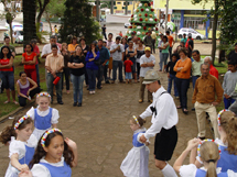 Mateada na Praça Nossa Senhora Aparecida, em comemoração ao dia do comerciário. Foto Josiane Fontana. 09/11/2008.