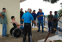 Técnicos da Fesporte avaliam Parque das Araucárias onde será a Vila Paraolímpica no Parajasc 2009. Foto Divulgação.