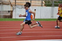 Marcelo Augusto de Oliveira e o guia Josimar Maculan. Marcelo foi atleta destaque com três medalhas de ouro 400m, 800m e 1500m para deficientes visuais T11, no Parajasc 2011. Ele faz parte da seleção catarinense para as Paraolimpíadas Escolares em agosto de 2011. Foto divulgação.