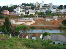 Vista do Parque Central. Quadras esportivas estão sendo construídas. Foto Rodrigo Ferlin. nov 2008.