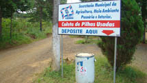Coleta de pilhas e baterias usadas na sede da Secretaria Municipal de Agricultura. Também há pontos na Universidade do Contestado, na Rodoviária e no Núcleo Jurídico da UnC, na Rua Fernando Machado. Foto 23/01/08. Por Murilo Roso