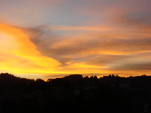 Pôr do sol na tarde de domingo, 17/05, em Caçador. Foto Erci Bohrer.