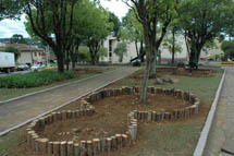 Praça Nossa Senhora Rainha está passando por reformas e sendo reurbanizada. O local serve de ponto de encontro e descanso dos moradores e trabalhadores da região do Santelmo. Foto Jorge Tadeu 27/02/2008.