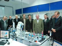 Laboratório de robótica da UnC-Caçador, inaugurado em junho/2009 com a presença de autoridades estaduais. Foto Divulgação.