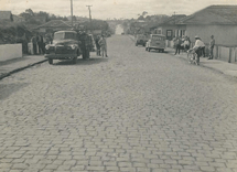 Foto histórica: Rua Salgado Filho, centro de Caçador. Data da foto não divulgada. Fonte Arquivo Público Municipal