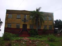 Abandono 
 Seminário São Francisco de Sales, o Seminário Velho. Prédio foi comprado pelo MST para moradia dos integrantes há cerca de 10 anos. Anos mais tarde, a Igreja Católica veio a adquirir novamente o local. Abandono continua. 
 Foto: Miriam Staskowian - Outubro/07