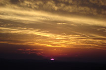 Por do sol nos campos de Palmas em 17/08/2011. Foto Silmar - Palmas (PR)