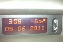 Termômetro de um carro em Caçador marcou -6°C na madrugada de domingo, superando os termômetros de rua. Tava frio! Foto Juliano Angeli.