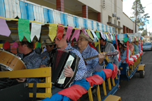Trenzinho da Fundação Municipal de Cultura está percorrendo as ruas de Caçador nesta semana para fortalecer a tradição junina e divulgar a 21ª Festa da Fogueira e do Quentão. Foto Jorge Tadeu. Junho de 2008
