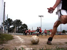 Futebol de várzea. Foto enviada por Alvarélio Kurossu.
