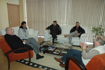 Vice-prefeito Lucir Telmo Christ e o secretário de Indústria, Comércio e Turismo de Caçador, Gilmar Ramos, receberam na manhã de segunda-feira (23/06/08) empresários da Gambato Veículos, representante da marca Citroën. Os empresários vieram conhecer a Prefeitura Municipal e foram recebidos pelas autoridades. Foto divulgação.