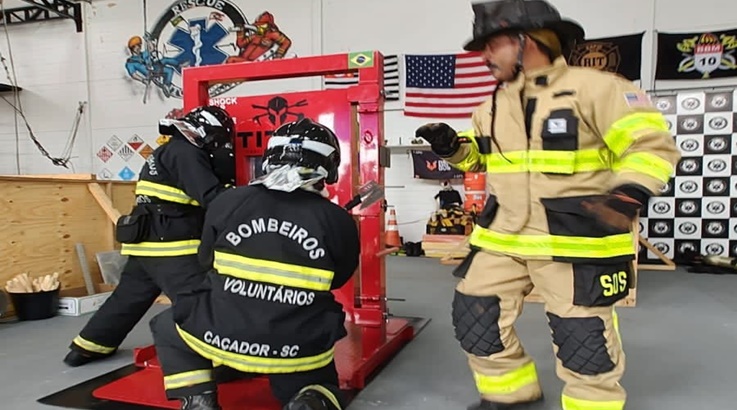 Apoio: Bombeiros Voluntários de Caçador auxiliam em resgates em Rodeio/SC - Portal Caçador Online