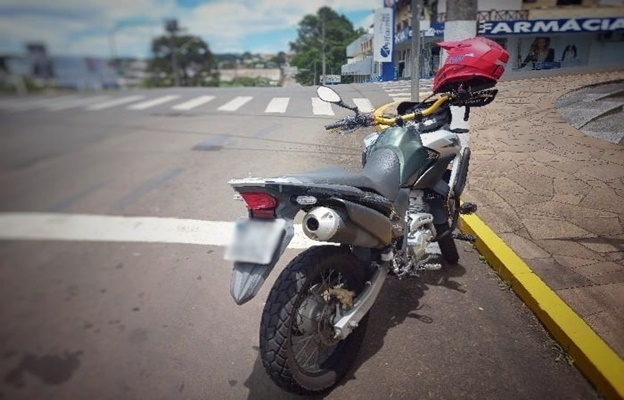 Saiba porque empinar moto é crime e os perigos dessa prática