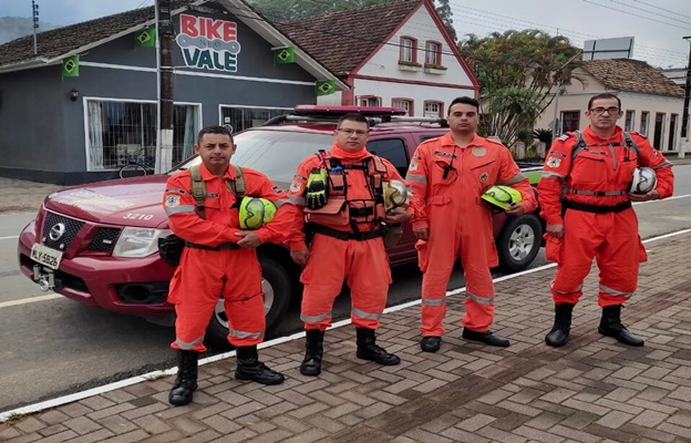 Apoio: Bombeiros Voluntários de Caçador auxiliam em resgates em Rodeio/SC -  Portal Caçador Online